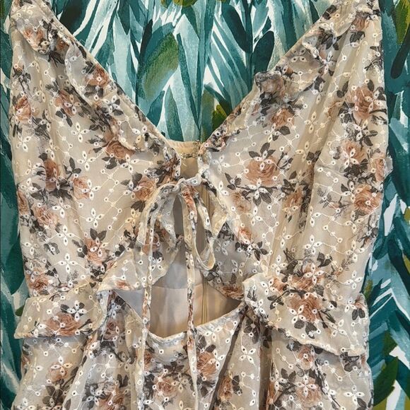 Storia Elegant Cream Floral Tiered Dress - Picture 4 of 7